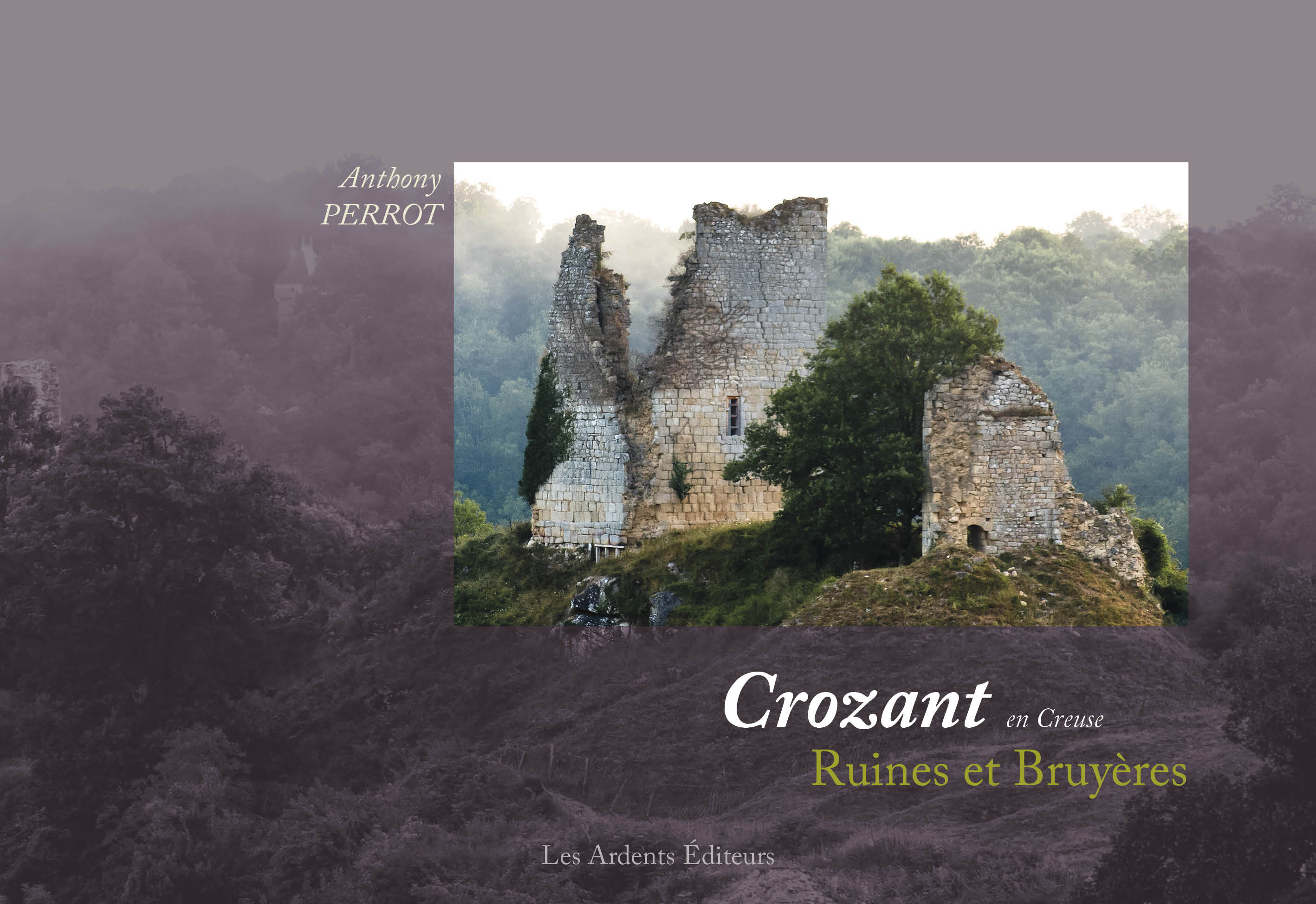 Crozant en Creuse. Ruines et Bruyères.